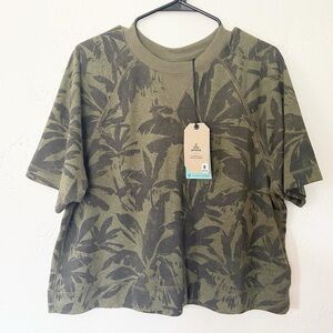 Prana Cozy Up Sunfair Crop Top NWT, Sz M, Palm Print, Dark Green, Thick Material